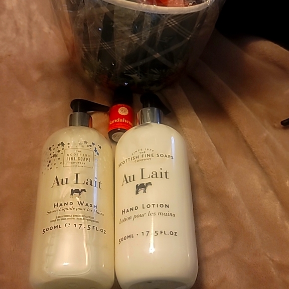 Scottish Fine Soaps Au Lait 2pc Bundle Hand Lotion Hand Soap Bonus:Essential Oil - Picture 7 of 16
